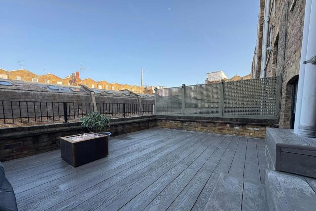 Flat roofer roof garden builders Little Venice, Maida Vale decking, planning application management and approvals.